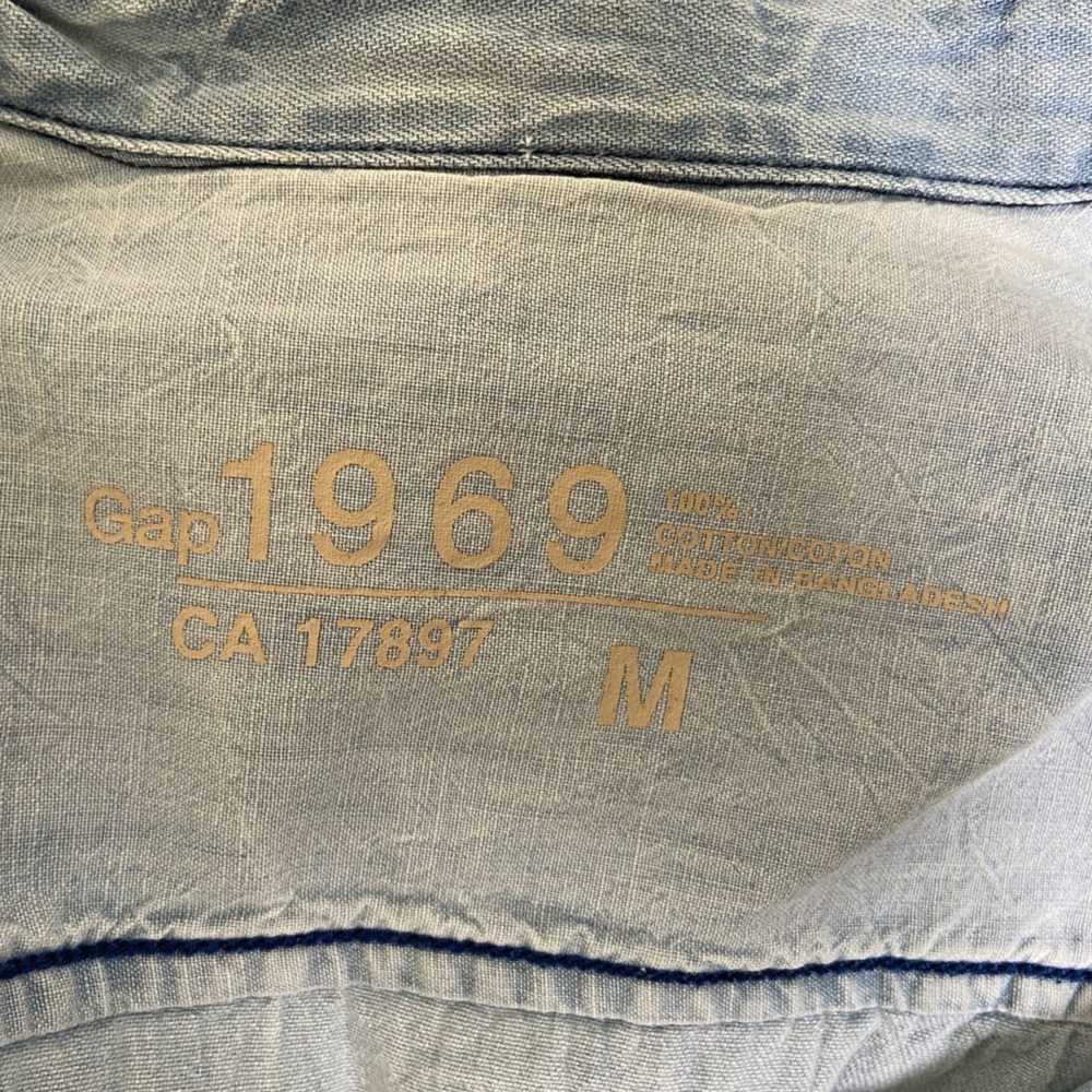 The GAP Boyfriend Shirt in Burn out Wash - Picture 3 of 7